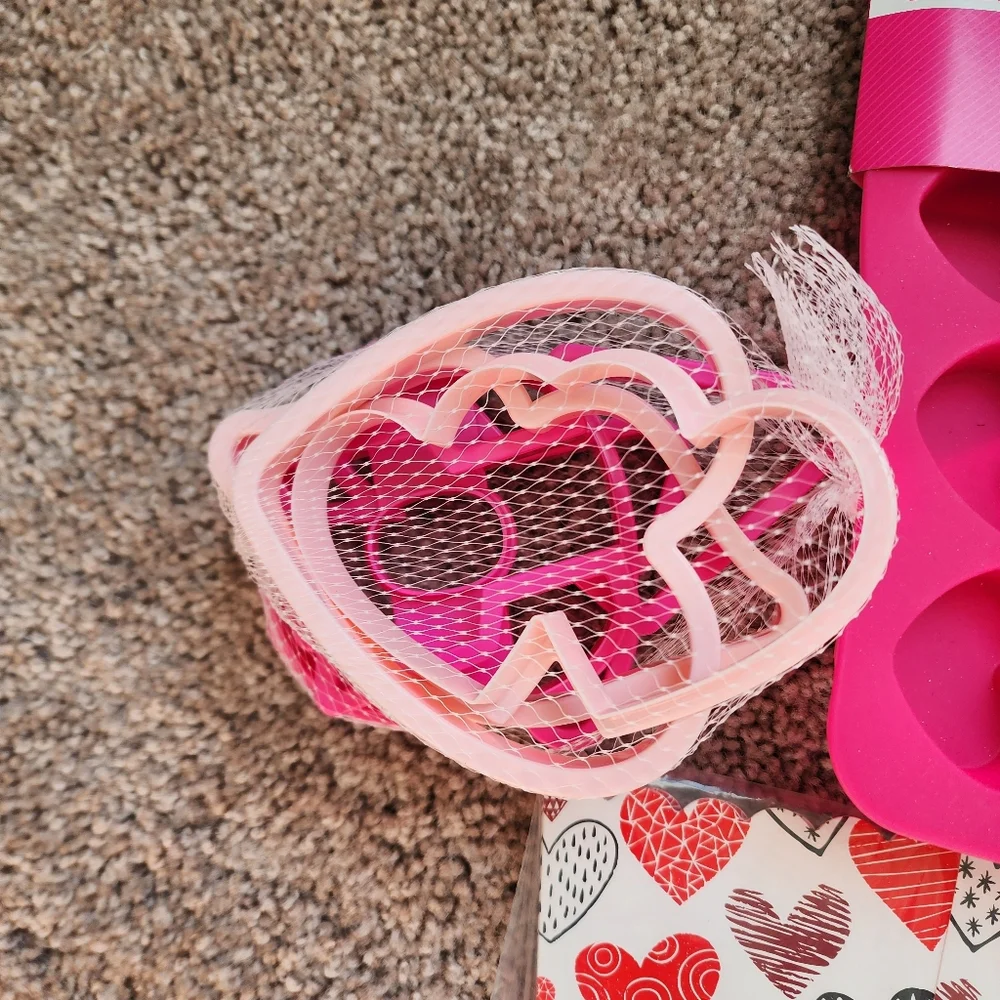 Valentine's Bakers Silicone Molds, Cookir Cutters And More